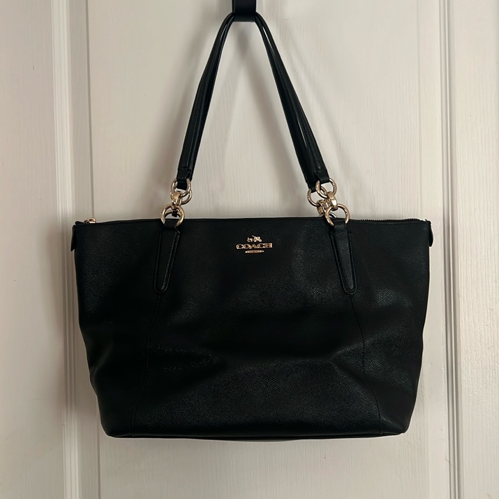 Coach 🖤 Pebble Leather Tote Bag - Black with Gold Hardware